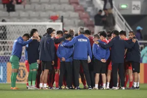 HLV Troussier nói lời gan ruột với học trò sau khi dừng chân ở Asian Cup