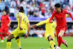 HLV Klinsmann tức giận các học trò Hàn Quốc