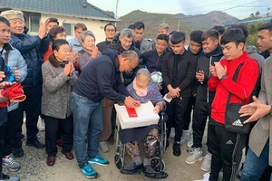 Mẹ của HLV Park Hang-seo qua đời