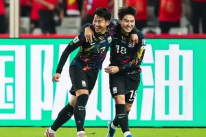 HLV Klinsmann bị sa thải do yếu kém hay vì các ngôi sao Hàn Quốc đánh nhau?