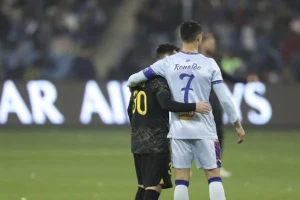 Messi lại sánh vai kỷ lục với Ronaldo