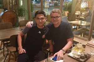 Sinh nhật đáng nhớ của HLV Troussier - người thầy nóng tính mà dễ gần