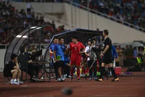 HLV Troussier nói về việc không cho Quang Hải ra sân