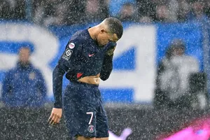 Bị đối xử tệ, Mbappe quá chán nản ở PSG