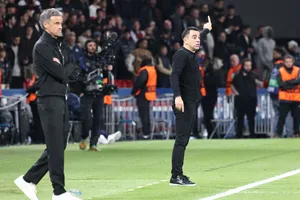 HLV Xavi 'nắn gân' thầy cũ Enrique với chiến thắng kịch tích