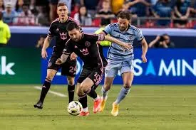 Siêu phẩm của Messi trong trận đấu kỷ lục