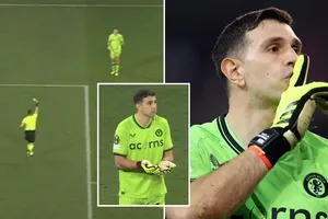 Hy hữu nhà vô địch thế giới Martinez bị 2 thẻ vàng nhưng không bị đuổi