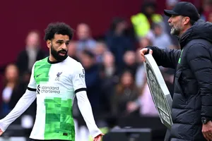 Salah nổi loạn, HLV Klopp bất lực