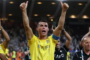 Ronaldo gây sốc khi treo giày ở Al Nassr năm 41 tuổi