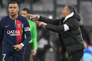 HLV Enrique không vui khi có quá nhiều câu hỏi về Mbappe