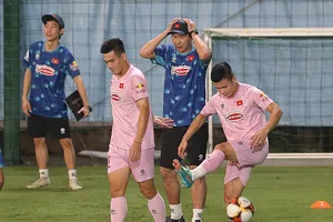 HLV Kim Sang-sik tuyên bố cứng trước trận gặp Philippines