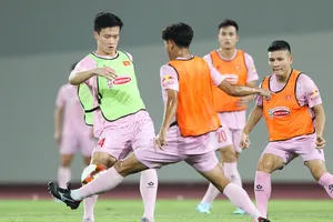 Buổi tập đầu tiên của tuyển Việt Nam trên đất Iraq và lời hứa của HLV Kim Sang-sik