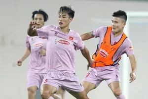 Đội tuyển Việt Nam dốc sức lách qua khe cửa hẹp và niềm tin của Quang Hải