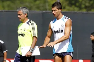 HLV Mourinho đặt cược Ronaldo ghi bàn ở Euro