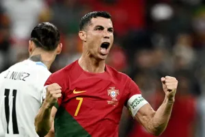 Sao Ireland háo hức... chụp hình với Ronaldo