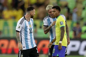 Rodrygo xô xát với Messi và xúc phạm lẫn nhau