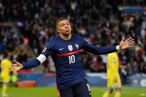 Sốc: Real Madrid cấm Mbappe ra sân