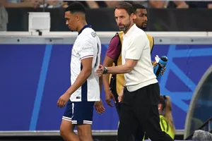 Màn trình diễn thảm họa của Arnold bị chỉ trích thậm tệ