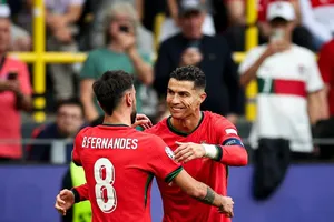 Bồ Đào Nha đá không nương chân Georgia trong lần thứ 50 của Ronaldo