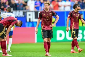Đội trưởng Bruyne đau khổ giải nghệ sau trận thua Pháp tức tưởi