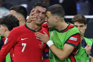 Bật mí chuyện đau lòng về những giọt nước mắt của Ronaldo