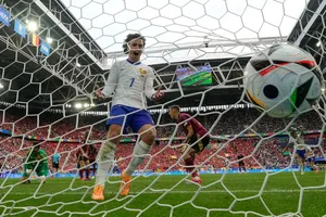 Tiểu tướng Mbappe sẽ cho thần tượng Ronaldo dừng cuộc chơi