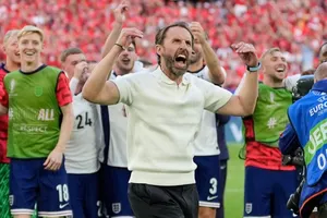 HLV Southgate ủng hộ trọng tài ‘nhúng chàm’ và liệu pháp sốc của đội tuyển Anh 