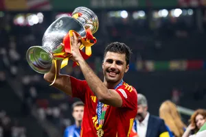 Fabian Ruiz xứng đáng hơn Rodri cho giải Cầu thủ xuất sắc nhất Euro