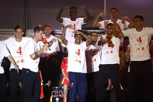 Hai nhà vô địch Euro và Copa America gặp họa vì ăn mừng quá lố