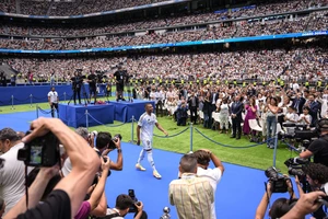 Vì sao Ronaldo từ chối tham dự lễ ra mắt của đàn em Mbappe? 