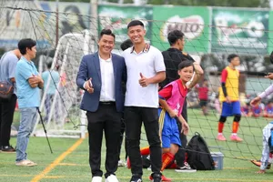 Đại sứ Bùi Tiến Dũng ‘đại náo’ giải bóng đá Đăng Phúc Sport Cup