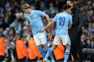HLV Pep Guardiola giữ lại Bruyne, bỏ ngỏ tương lai Alvarez