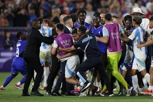 Nguyên nhân Argentina đánh nhau với cầu thủ Pháp ở tứ kết Olympic Paris 2024