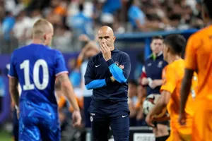 HLV Maresca nổi giận mắng hàng phòng ngự Chelsea 