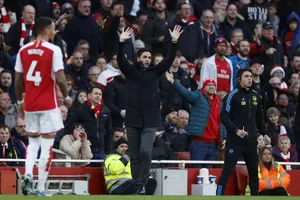 Arsenal gây sốc cho Man City và soán ngôi vô địch Premier League 