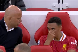 HLV Arne Slot thấu hiểu nỗi lòng của đội phó Liverpool