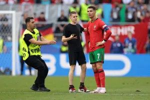 Siêu sao Ronaldo lại lên tuyển và bật mí về tương lai