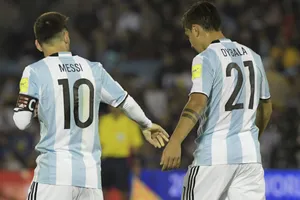 Siêu sao Messi lấy lại áo số 10 trên tuyển Argentina