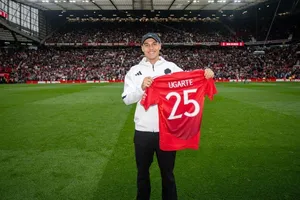 Tân binh Man United cứu vãn HLV Ten Hag