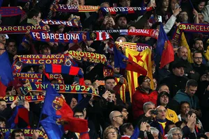 UEFA trừng phạt Barcelona