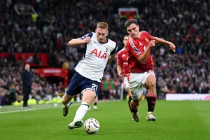 Gây rối Man United, Tottenham hưng phấn ở UEFA Europa League