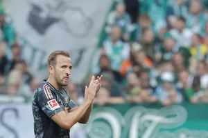 Ngôi sao Harry Kane bị chỉ trích thậm tệ sau cú ngã đau đớn của Bayern