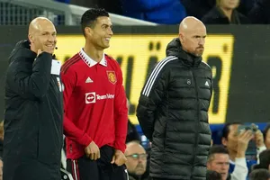 Ronaldo lại ‘ám’ HLV Ten Hag