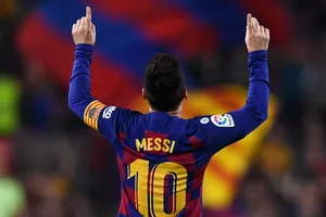 Siêu sao Messi tính toán trở lại Barcelona