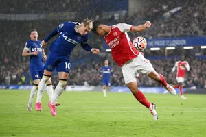 Arsenal không bị khuất phục ở trận derby thành London 