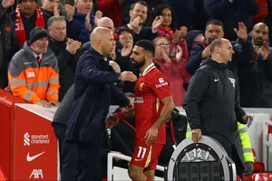 Thực dụng như Mourinho, HLV Arne Slot tái hiện thời vô địch của Liverpool 