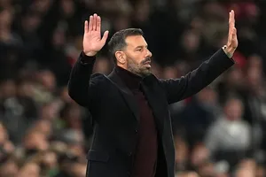 Hé lộ nguyên nhân Ruud van Nistelrooy rời khỏi Man United