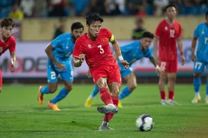 Nóng: HLV Kim Sang-sik loại hai đội trưởng Quế Ngọc Hải và Hùng Dũng