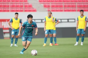 Công Phượng lại ghi bàn, HLV Kim Sang-sik vẫn ngó lơ