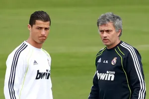HLV Mourinho dụ dỗ siêu sao Ronaldo rời bỏ Al Nassr
